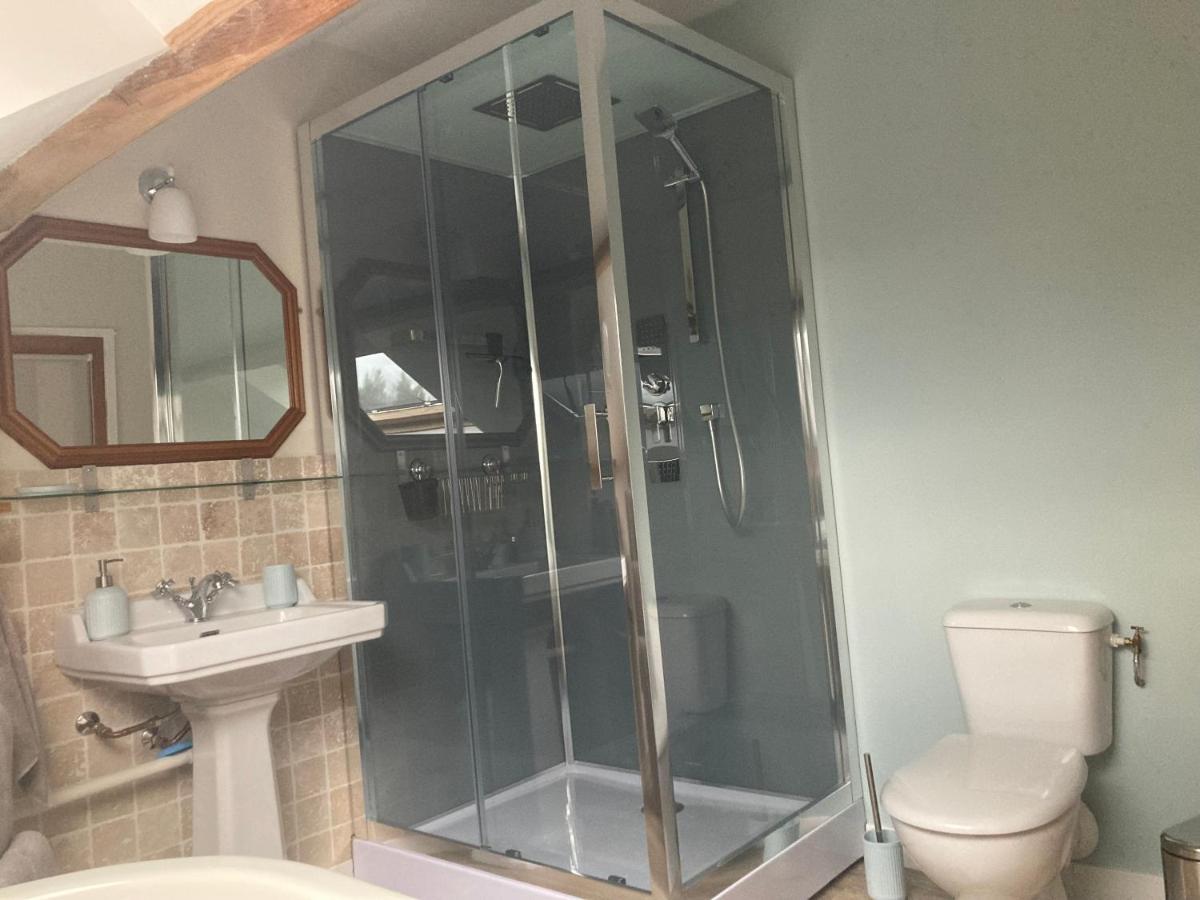 Salon-la-Tour Chambres & Table D'Hotes De La Vieille Ferme المظهر الخارجي الصورة