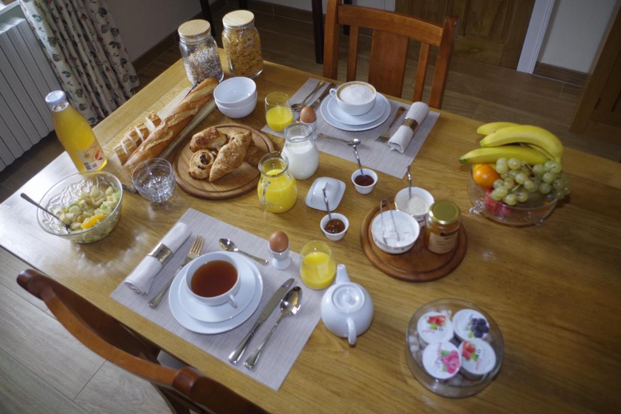 Salon-la-Tour Chambres & Table D'Hotes De La Vieille Ferme المظهر الخارجي الصورة