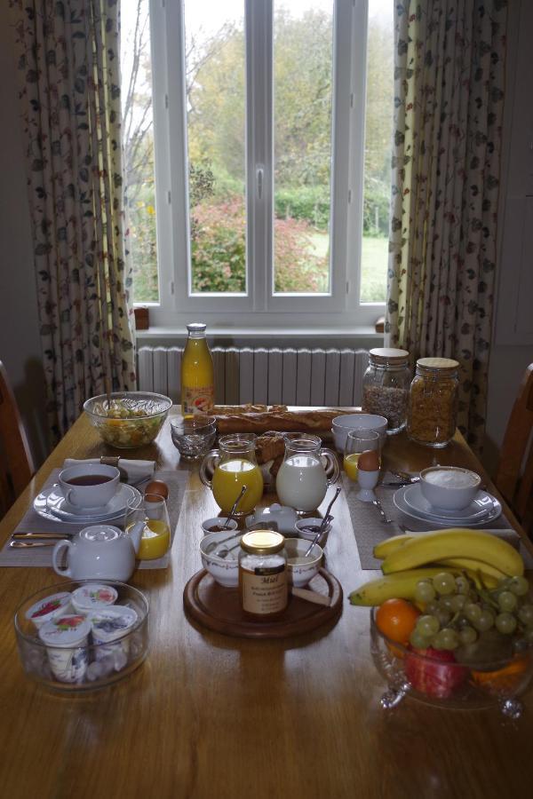 Salon-la-Tour Chambres & Table D'Hotes De La Vieille Ferme المظهر الخارجي الصورة