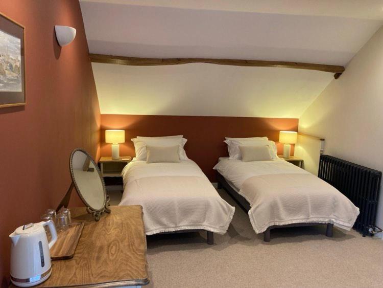 Salon-la-Tour Chambres & Table D'Hotes De La Vieille Ferme المظهر الخارجي الصورة